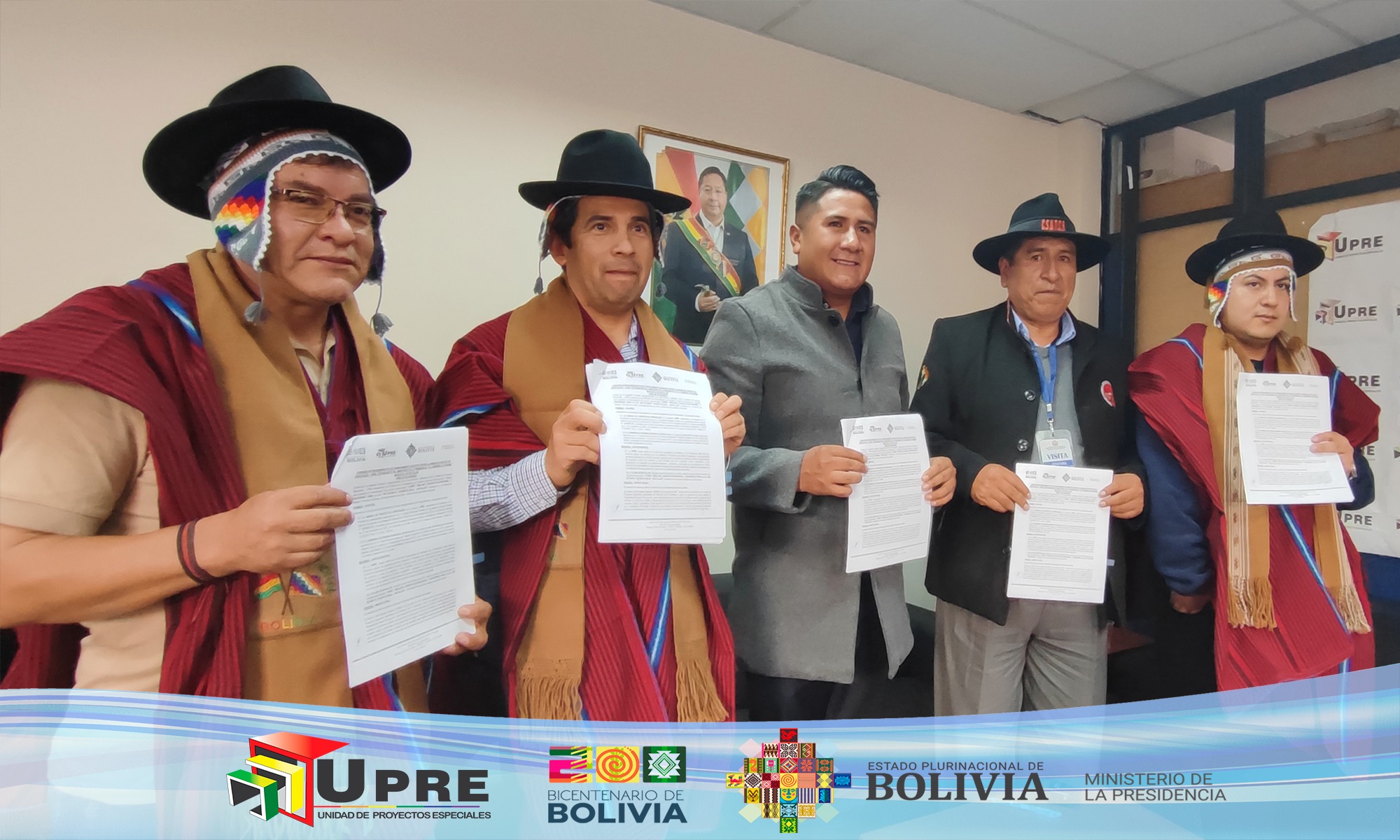 La Unidad de Proyectos Especiales - UPRE realiza la firma de dos convenios con el Gobierno Autónomo Municipal de Batallas, para el proyecto construcción tinglado, cancha polifuncional y graderías para la unidad educativa 1` de Mayo, Chijipata Baja, con una inversión de Bs. 1.291.603,37, así también el convenio para el proyecto construcción tinglado, cancha polifuncional y graderías para la unidad educativa Alto Peñas con una inversión de Bs. 1.304.381,15 aprobados por nuestro hermano presidente Lucho Arce, con el que se garantiza la construcción de estas nuevas infraestructuras.  "EN BUENA HORA HERMANAS Y HERMANOS DE BATALLAS" 